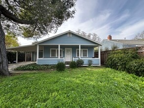 Building Photo - 643 18th Ave