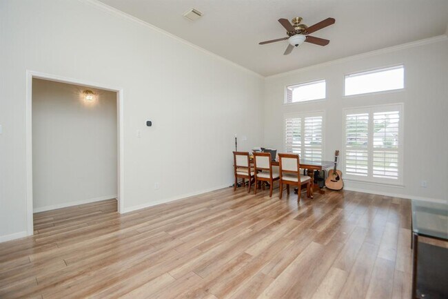 Foto del edificio - 15510 Downford Dr