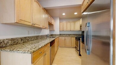 Building Photo - 503 Avenue G - C