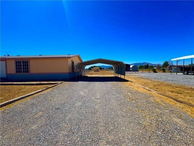 Foto del edificio - 3021 Medicine Man Rd