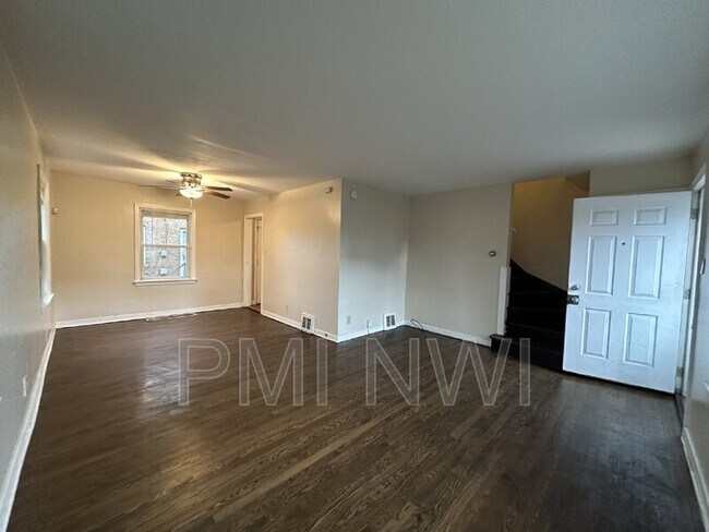 Building Photo - 7220 Columbia Ave