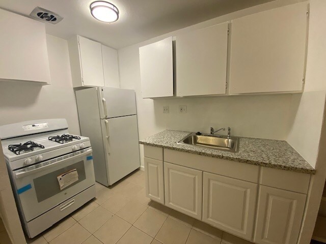 Foto del edificio - 2701 Ivy Dr