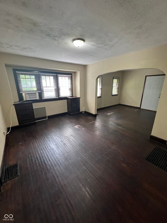 Building Photo - 1341 N Parker Ave