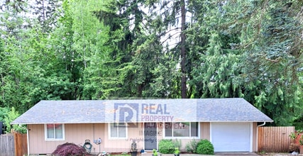 Building Photo - 819 Oakcrest Dr SE