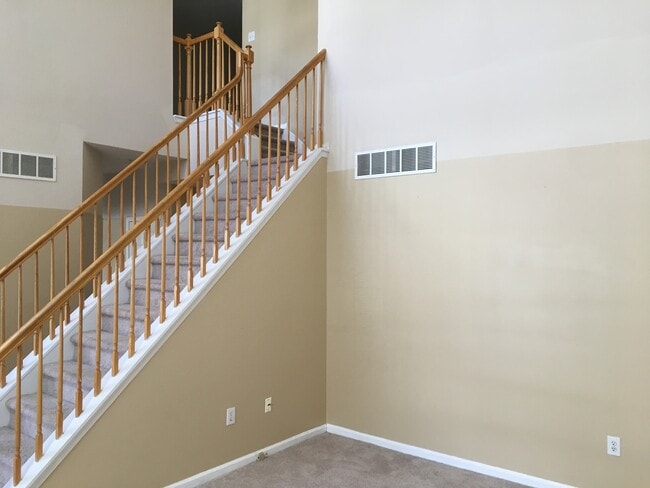 Building Photo - 4041 Hermitage Dr