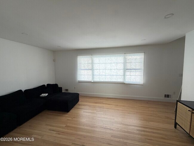 Building Photo - 534 Apple Dr