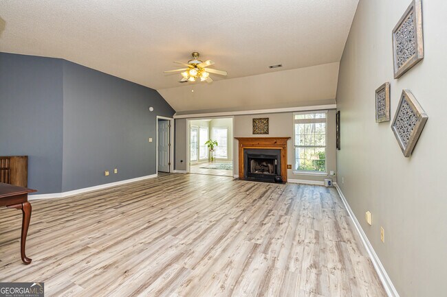 Building Photo - 45 Firethorne Dr