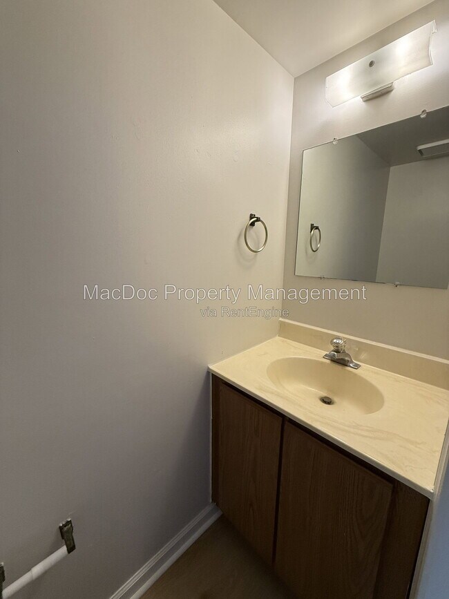 Foto del edificio - 5230 King's Wood Ln