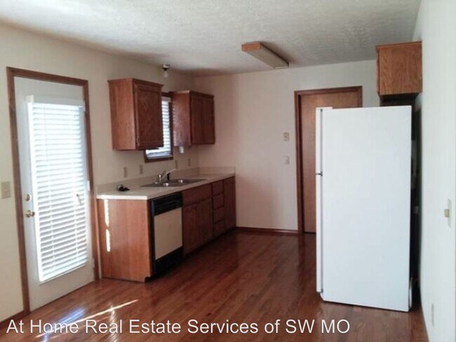 Building Photo - 4043-4045 S Miranda Ct