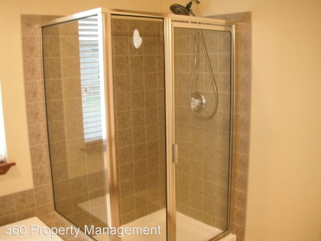 Foto del edificio - 4 br, 2.5 bath House - 2065 NW 9th Ave.