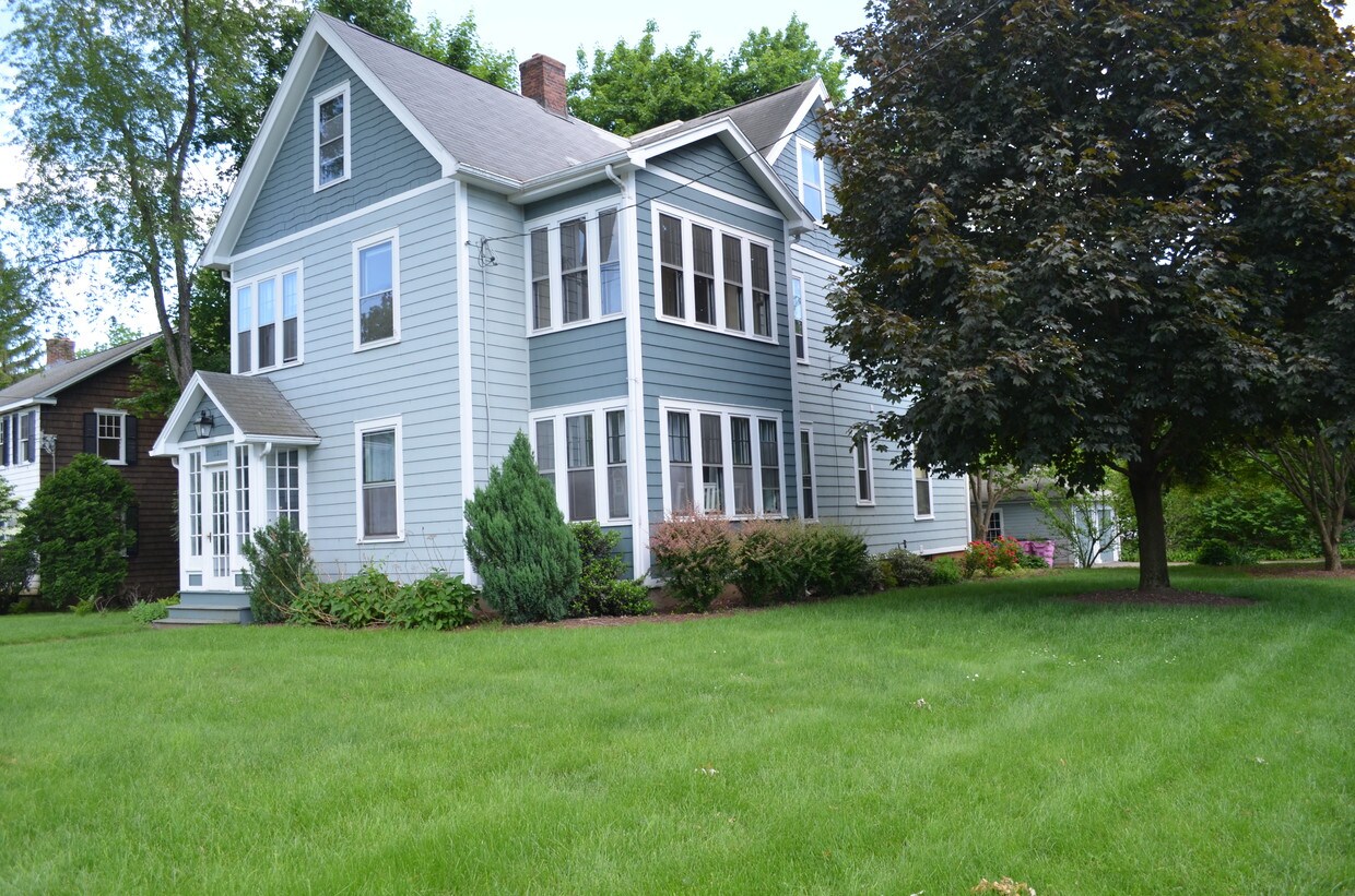 Primary Photo - 1185 Farmington Ave