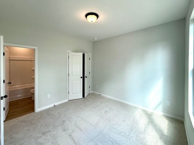 Foto del edificio - 1721 Jordan Brook Dr