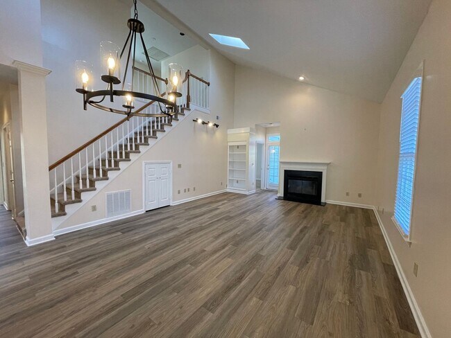 Building Photo - 3 Bedroom Home with all new appliances off...