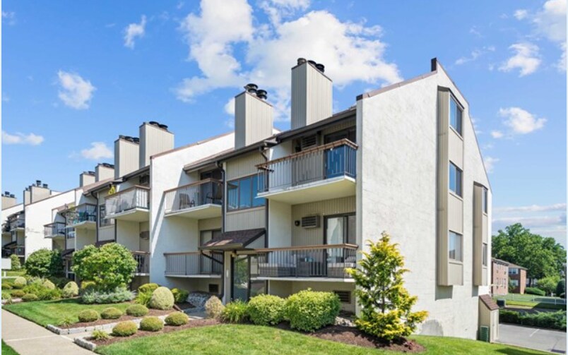 Foto principal - 212 W Ridge Mews