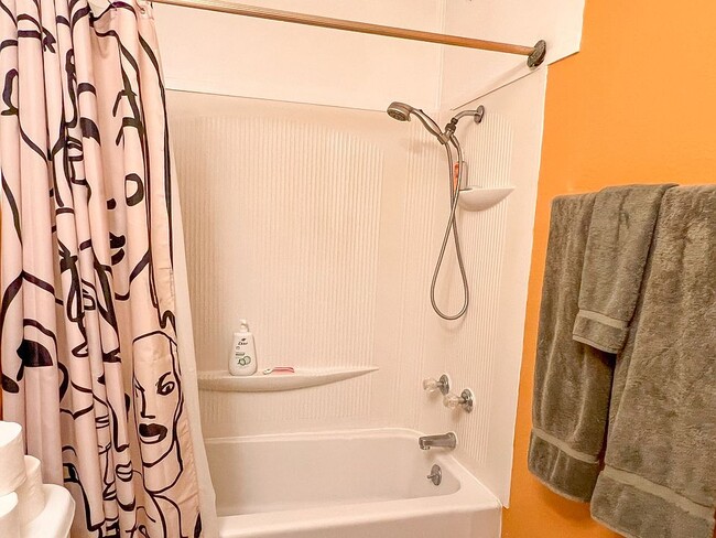 Foto del edificio - 3055 Trinity Dr