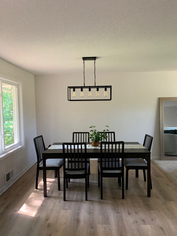 Foto del edificio - 928 Bartelmy Ln N