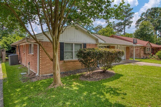Building Photo - 6435 Woodbrook Ln