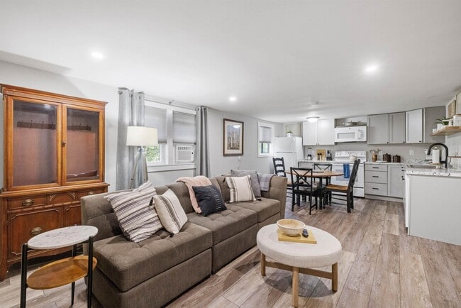 Building Photo - 31 Water St