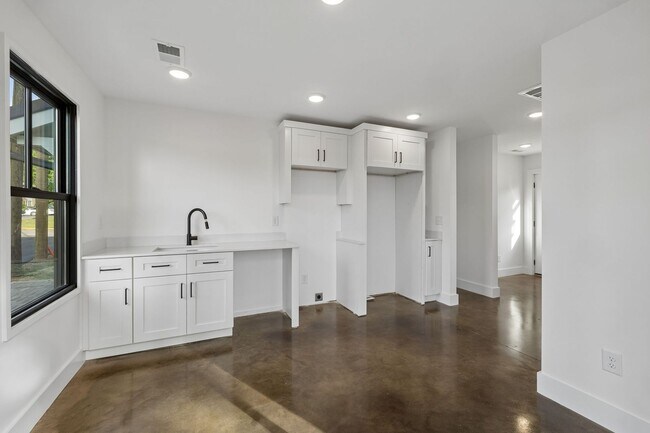Building Photo - Fabulous 1 bedroom East Nashville New Construction