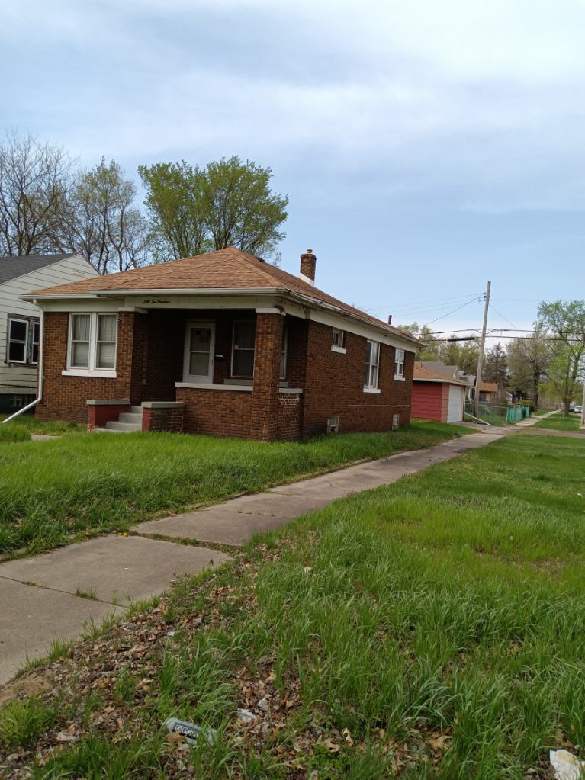 Building Photo - VERY SPACIOUS 3 bedroom single family for ...