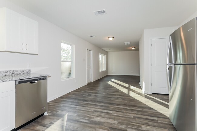 Building Photo - 15794 Del Norte Dr