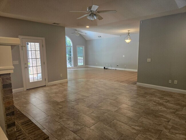 Foto del edificio - FOR RENT in HARRIS COUNTY with SWIMMING POOL! Available July 1st