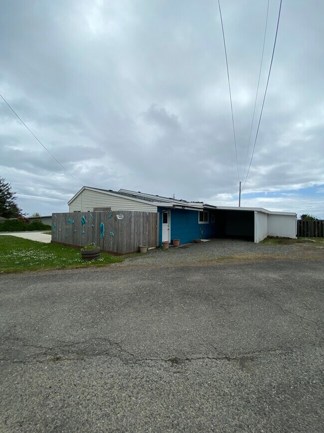 Foto del edificio - 1221 Collis Ln
