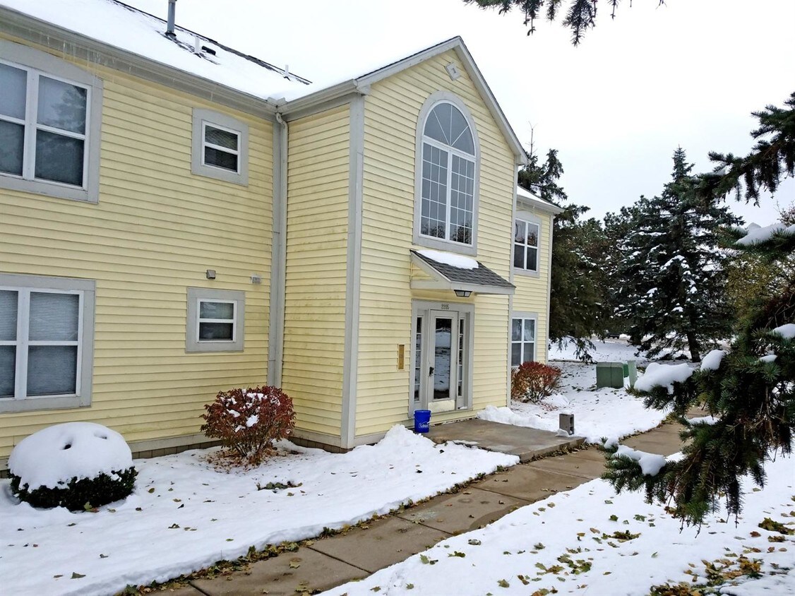 Primary Photo - 2205 S Huron Pkwy