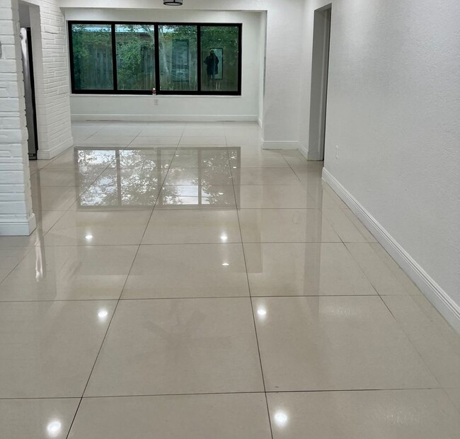 Foto del edificio - 7619 Dilido Blvd