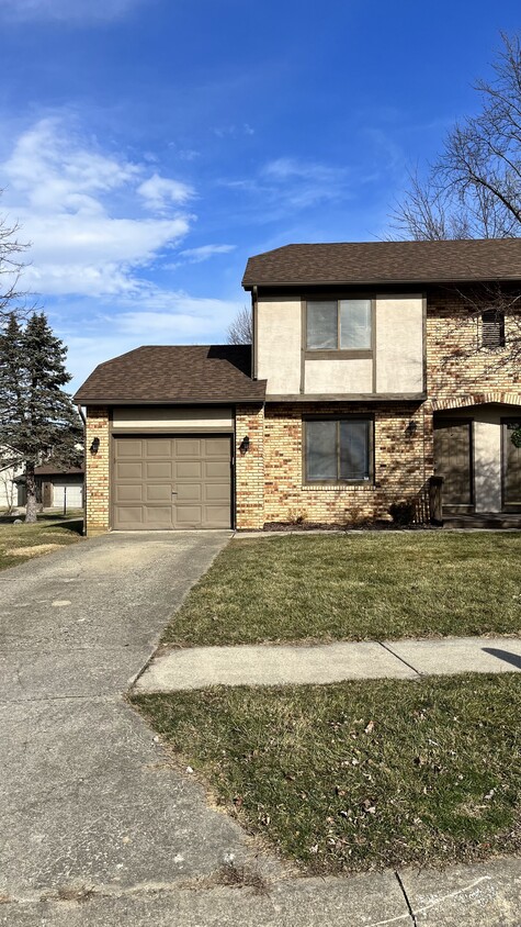 1.Front of house - 6592 Hawksway Ct