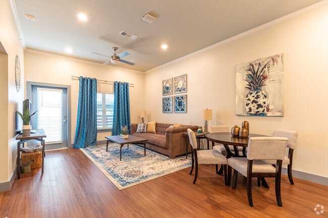 Living Room - The Retreat at Grand Prairie