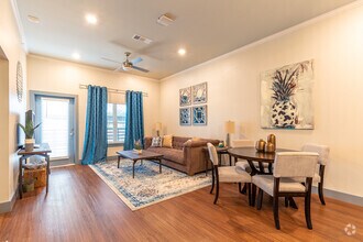 Living Room - The Retreat at Grand Prairie