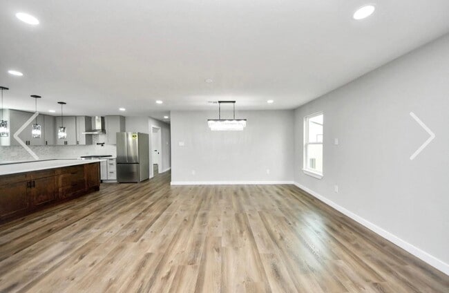 Building Photo - 1218 Des Jardines St