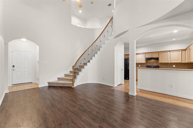 Building Photo - 203 Royal Glen Ct