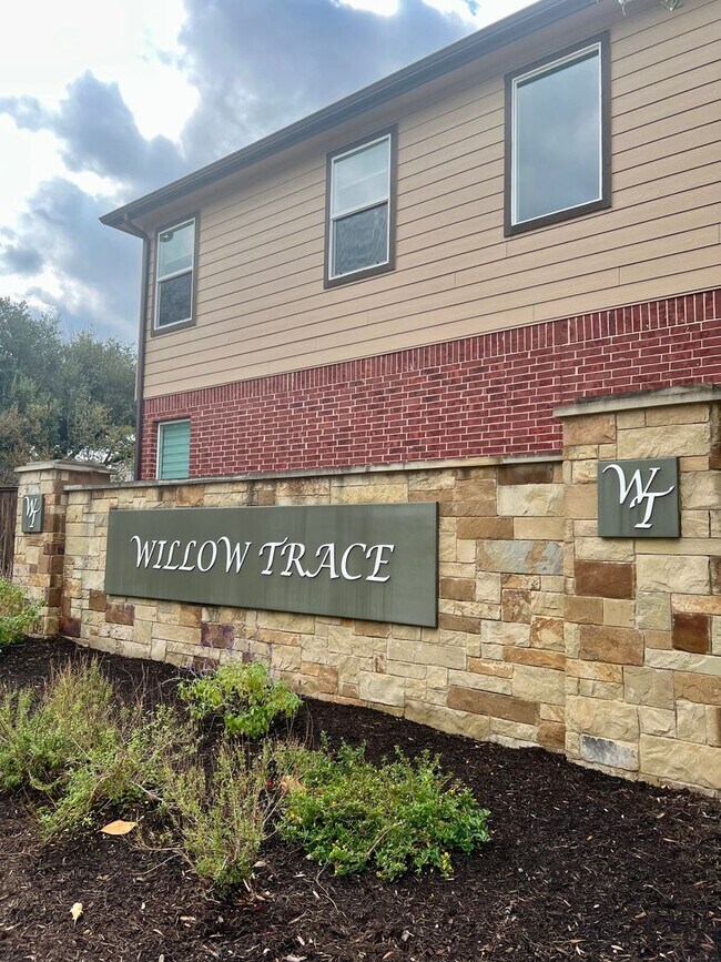 Foto del edificio - Large 5 Bedroom Home on Corner Lot