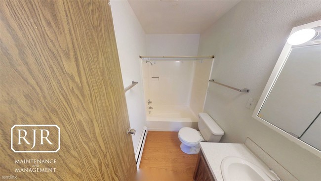 Building Photo - 2 br, 1 bath Apartment - 3201 E Rosser Ave #7