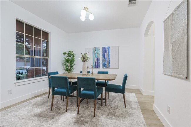 Building Photo - 712 Arrowood Pl