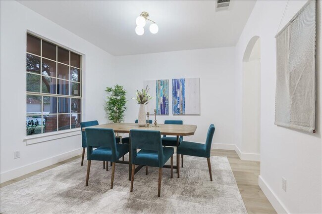 Foto del edificio - 712 Arrowood Pl
