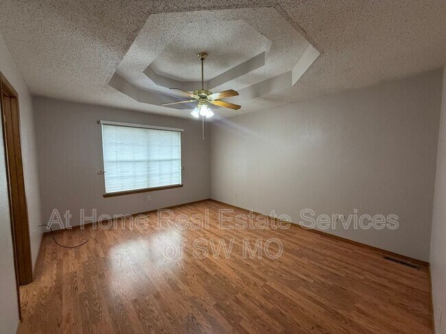 Building Photo - 3004 W Knob Hill St