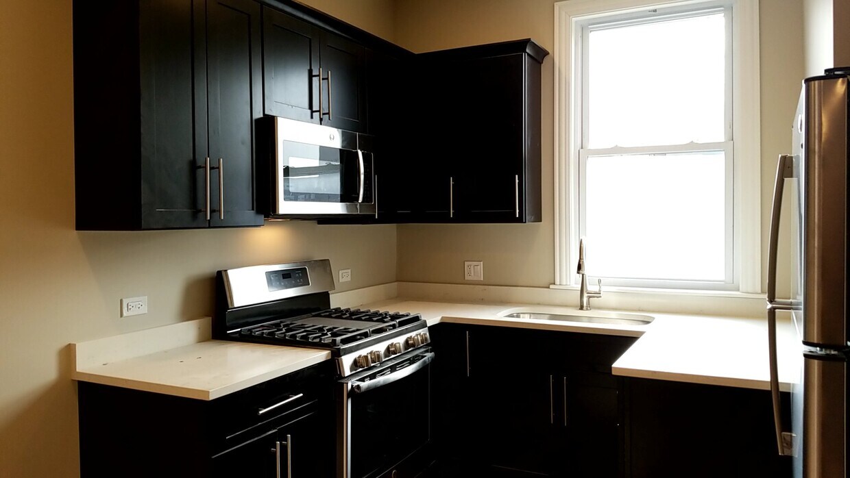 Primary Photo - 2300 W Grand Ave.