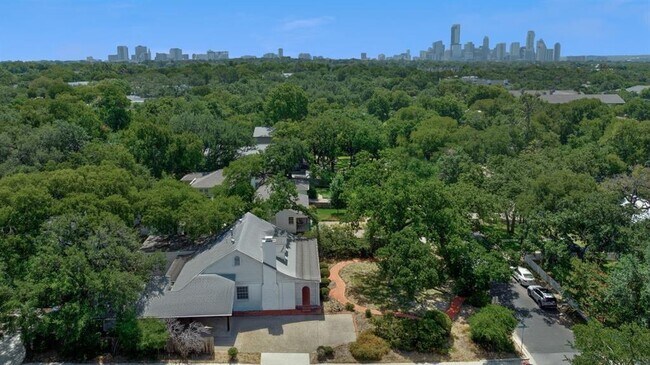 Building Photo - 2612 Bridle Path