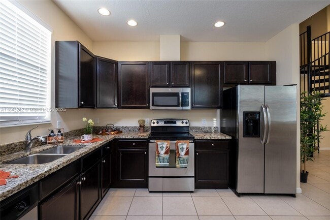 Building Photo - 2969 St Thomas Dr