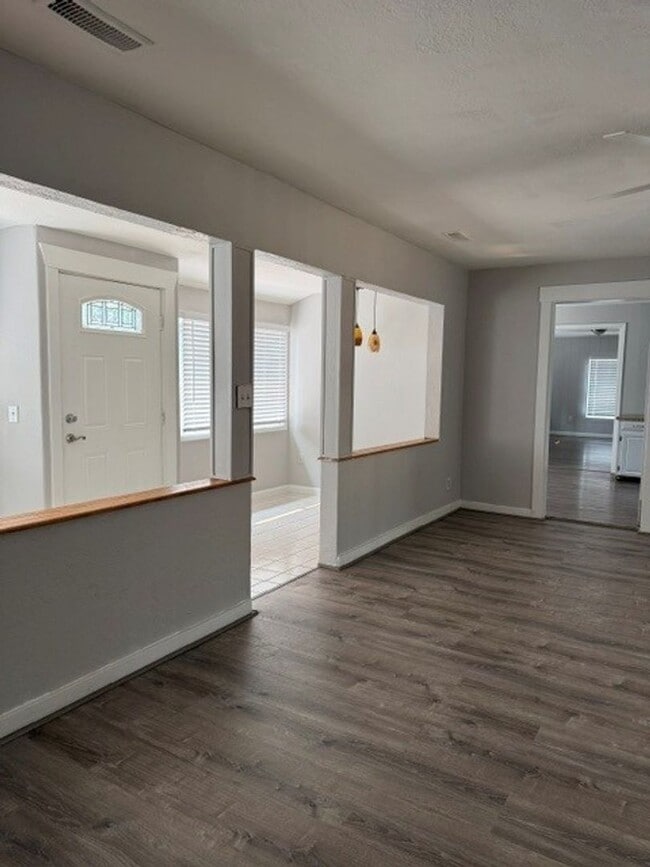 Building Photo - 1690 Longview Way NW