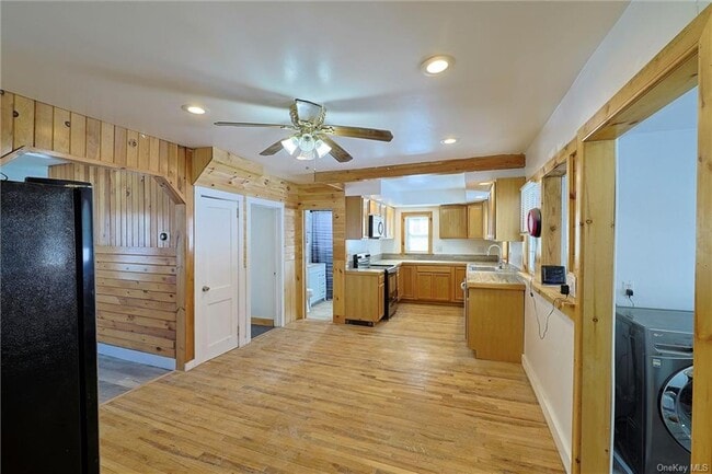 Building Photo - 79 Summitville Rd