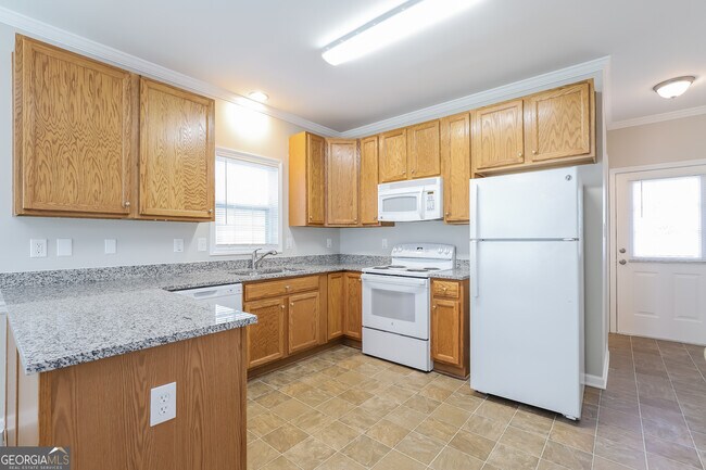 Building Photo - 5330 Mercedes Dr