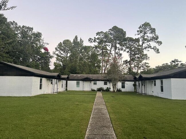 Foto del edificio - 18272 Sidney Ave