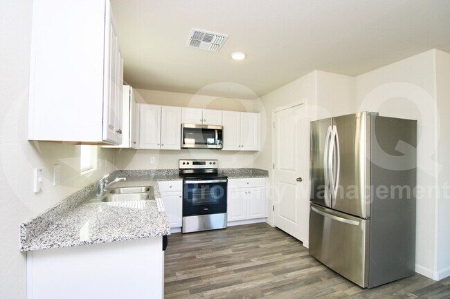 Building Photo - 9458 W Oneida Dr
