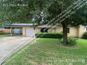 Building Photo - 803 Stell Ave