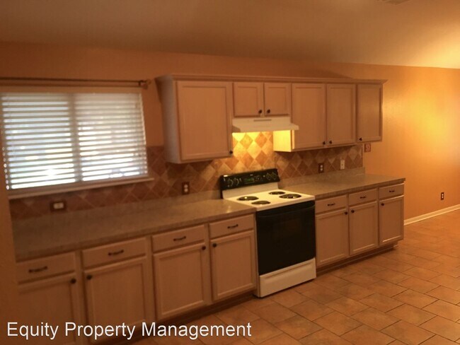 Building Photo - 3 br, 2 bath House - 100 Snowberry