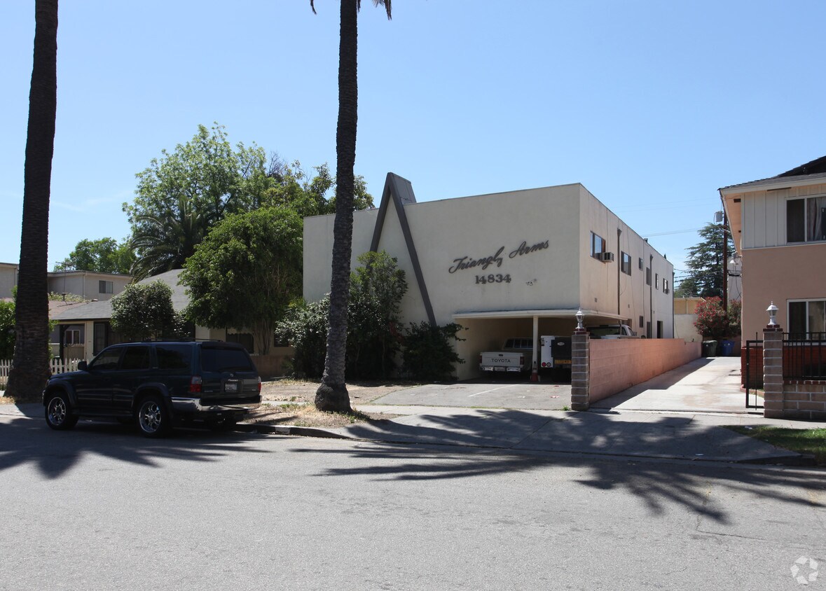 Foto principal - 14834 Friar St